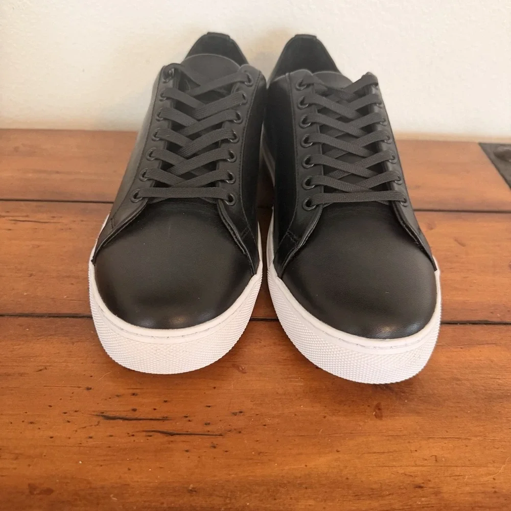 NWOB Thursday Everyday Women's Black Leather Lace Up Sneakers Shoes Sz 10 W US
